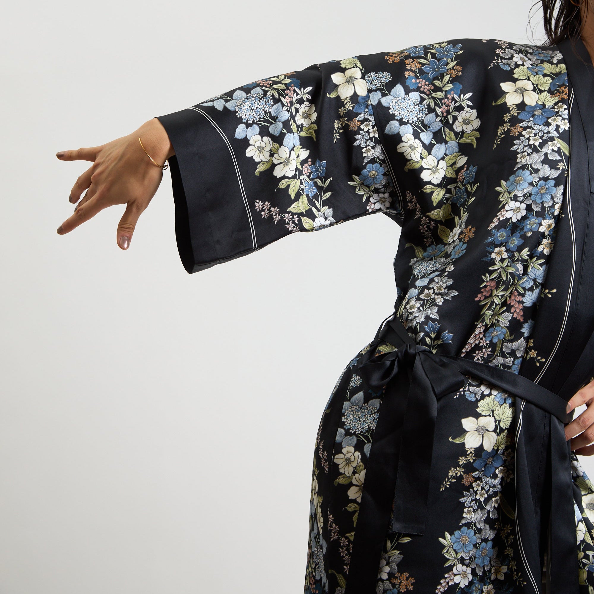 ガウンコート ALEXIA STAM kimono sleeve Robe Dress Alice Kimono Robe - Long - Hydrangea Blue – Piyama USD
